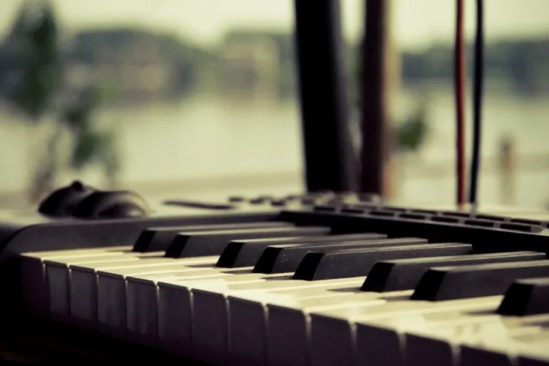 آیا پیانو با برق کار می‌کند؟