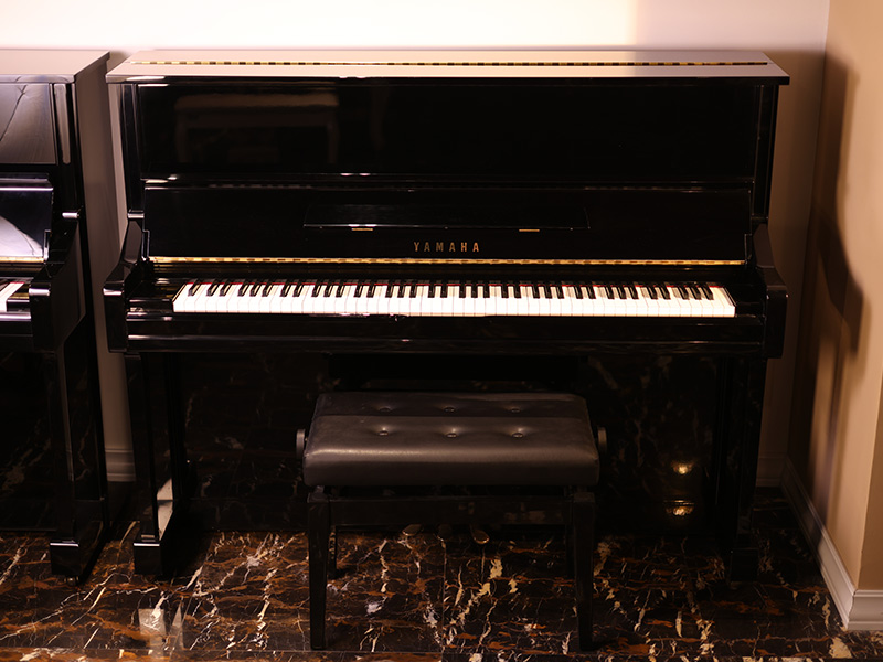 پیانو آکوستیک دیواری یاماها YU10